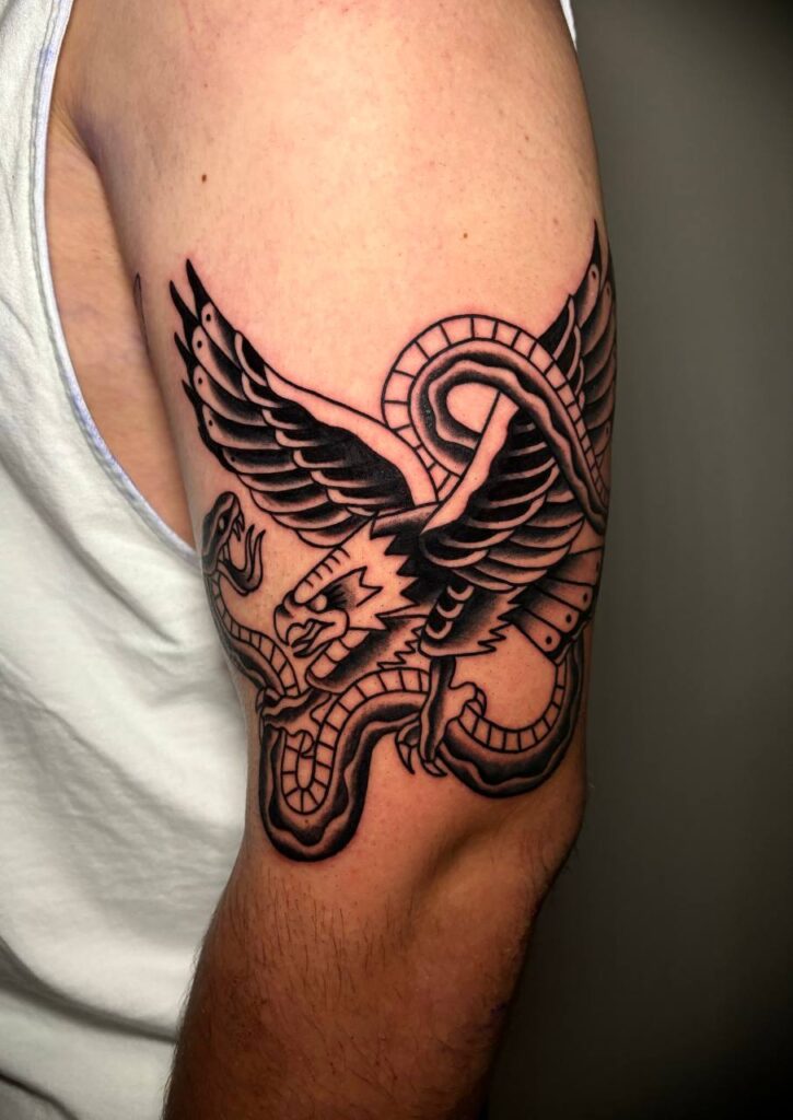 Tatuaggio serpente corpo intero stile tradizionale Umbria Acca Elena Ink