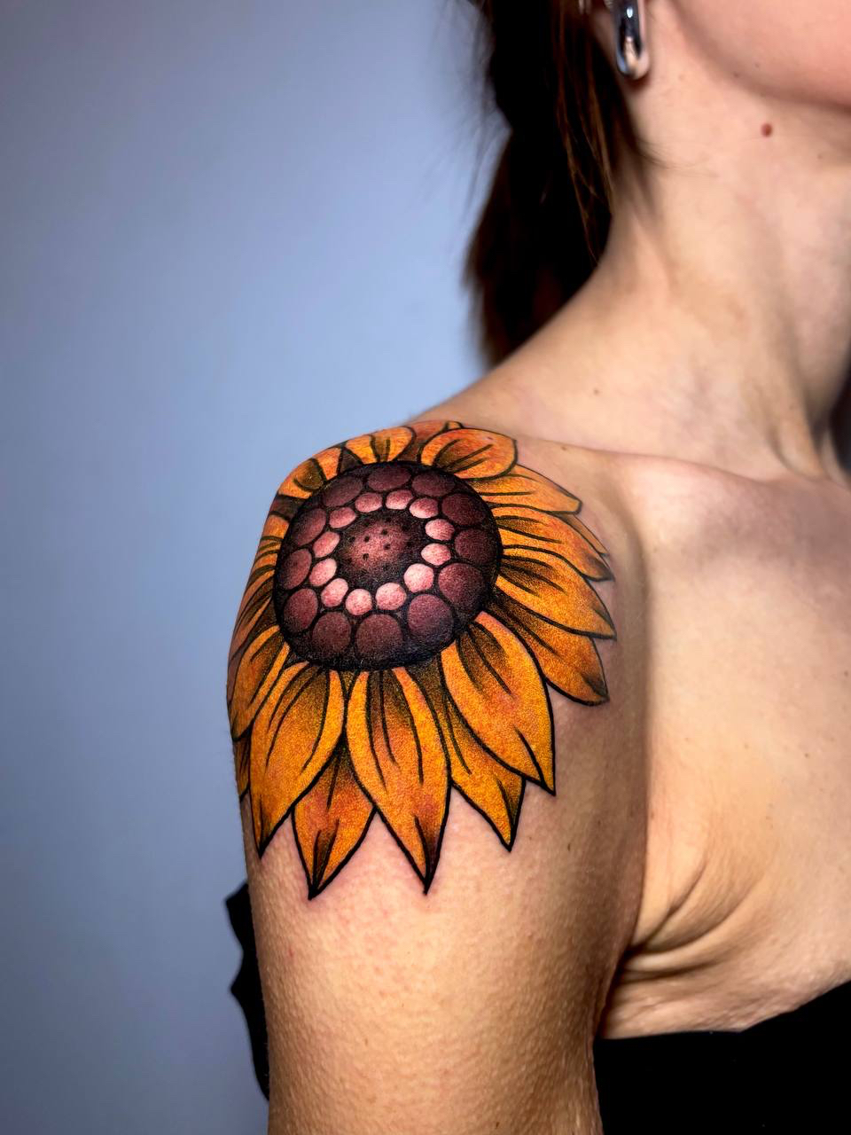 Tatuaggio girasole a colori stile traditional Umbria Acca Elena Ink